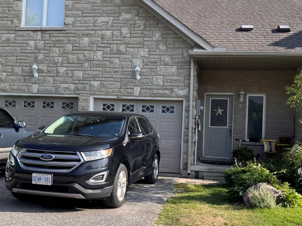 125 Huronia Rd #5, Barrie, ON L4N 4G1