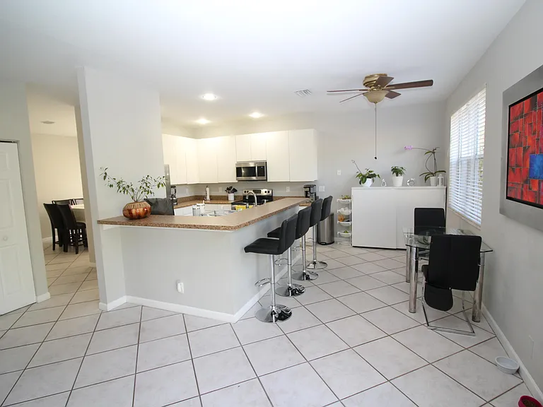 1396 Banyan Way — Photo 5
