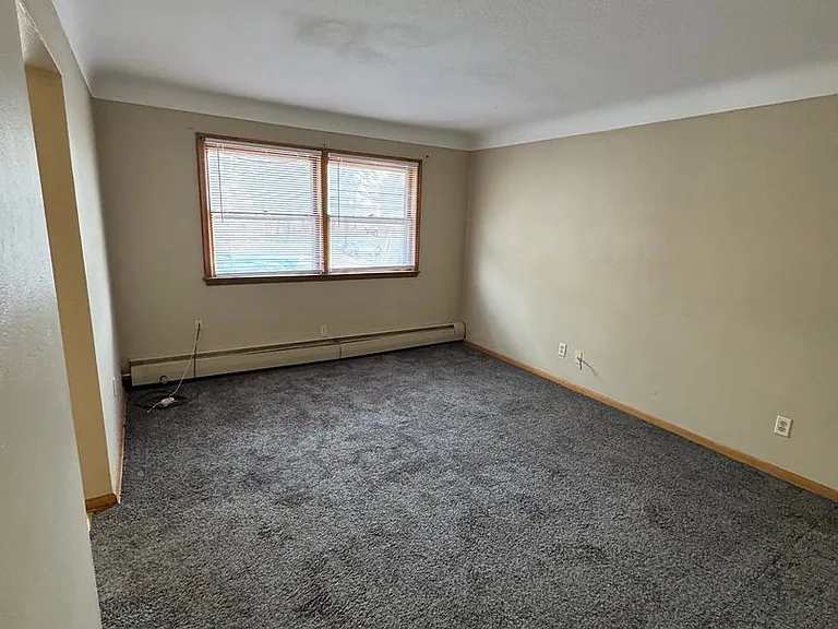 616 Ivy Ave E — Photo 2