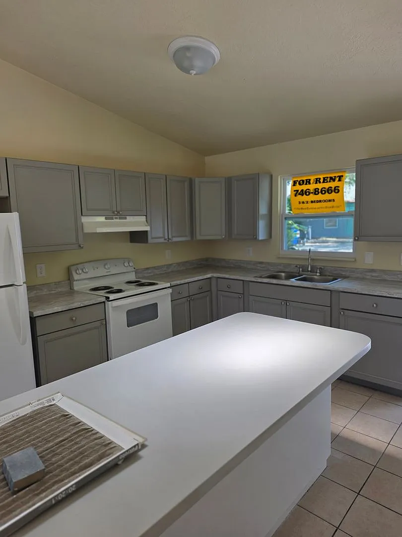 2/1 DUPLEX — Photo 4