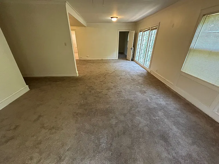2114 E Woodstock Pl — Photo 12