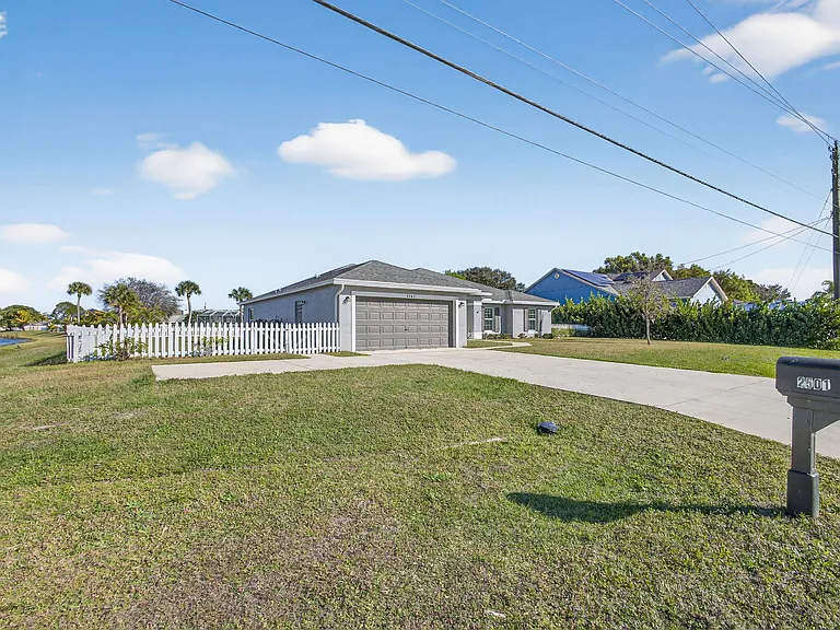 2501 SE Mariposa Ave — Photo 3