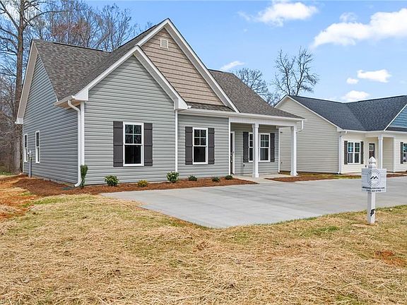 3rd image of 1376 Piedmont Dr
