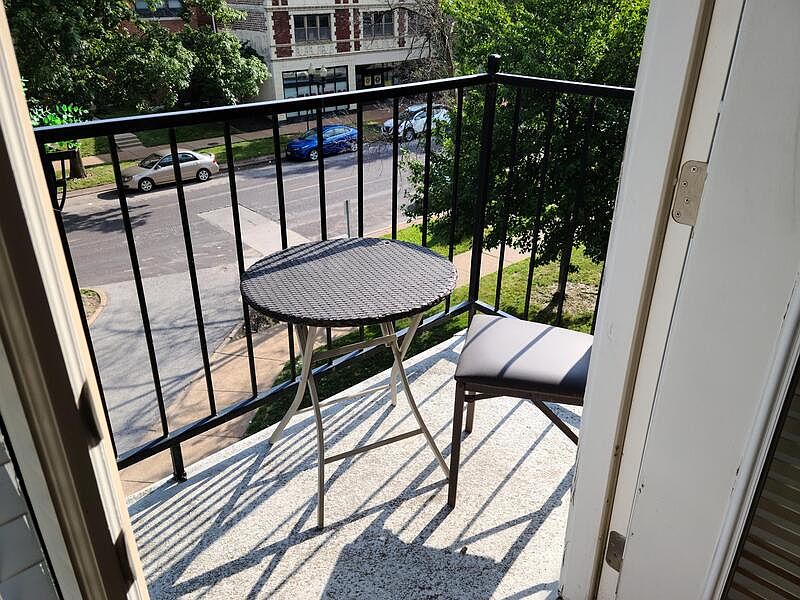 1st image of 5630 Pershing Ave Unit 38