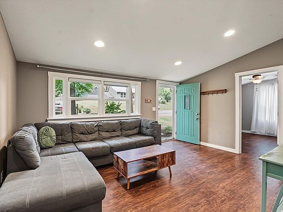 4th image of 1022 Fir St