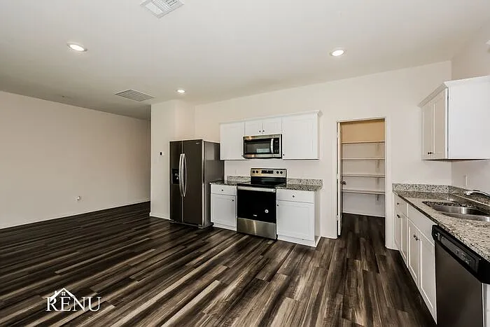 3 bed, 2.0 bath, 1589 sqft, $2,145 — Photo 4