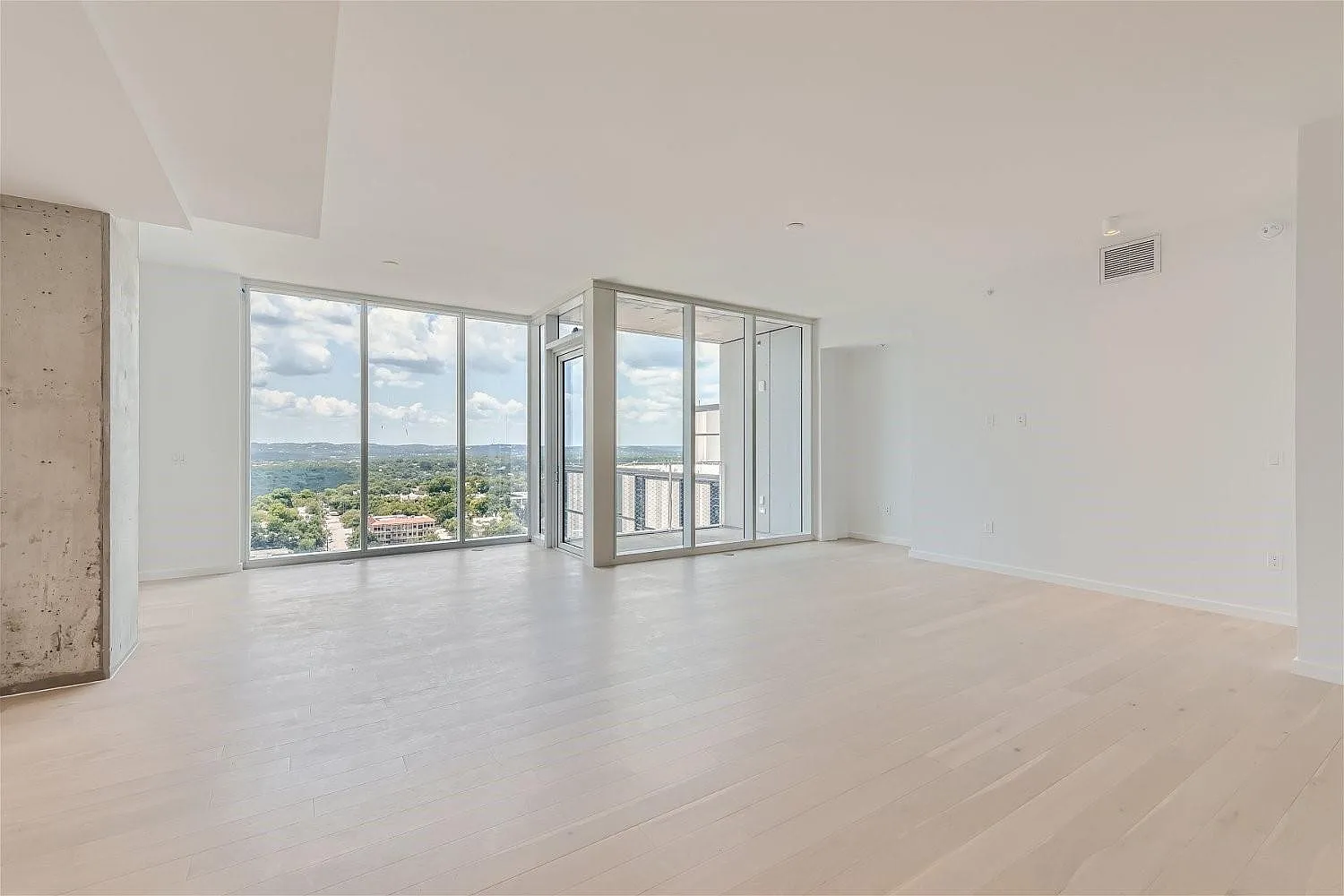 2 bed, 2.0 bath, 1648 sqft, $6,400 — Photo 3
