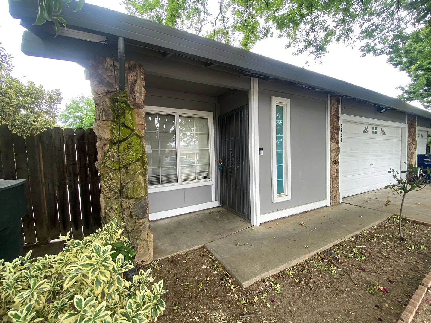 Get $200 Off Your 1st Month's Rent if Moved in by June 1st! — Photo 2