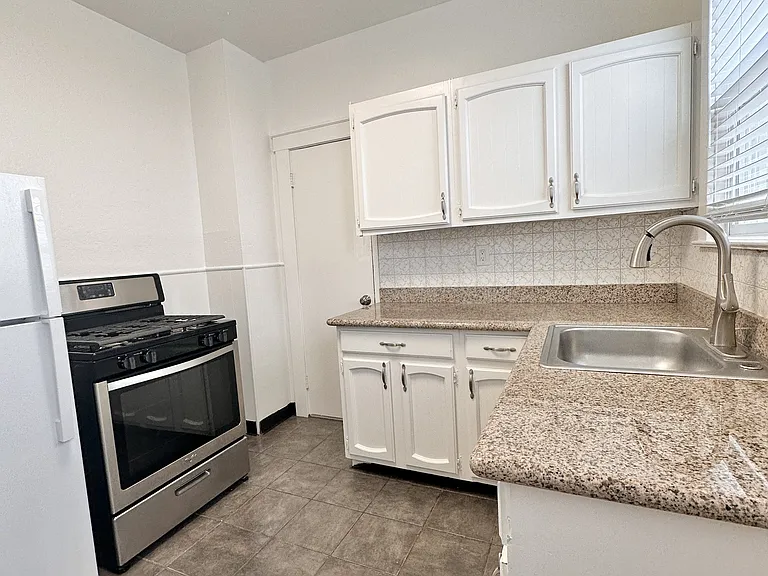 1500 Irving Street — Photo 8