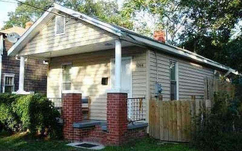 1st image of 3206 Peronne Ave