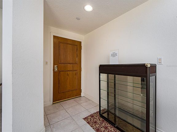4th image of 1180 GULF BOULEVARD #1703