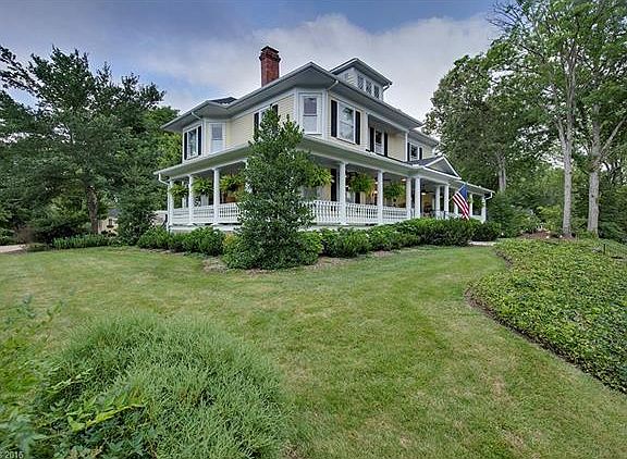 2nd image of 908 5th Ave W