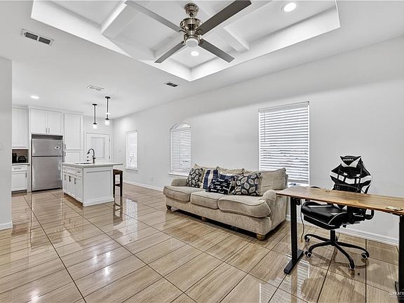 5th image of 822 N Clarence Ave