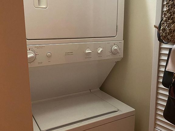 5th image of 3246 N Clifton Ave APT 2W
