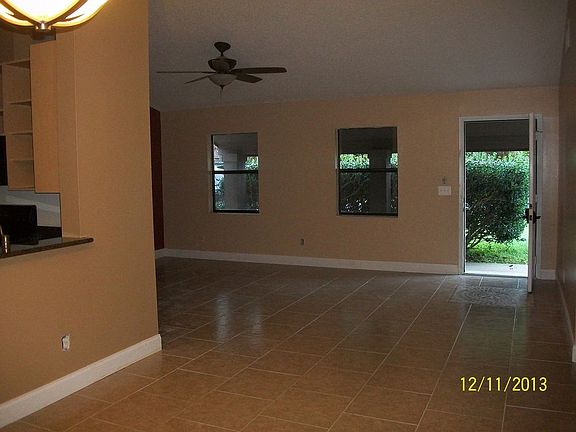 2nd image of 10 Belvedere Ln
