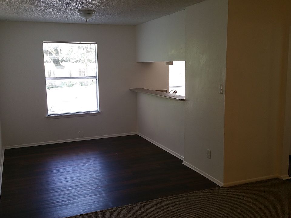 2nd image of 400 Rosewood Ave APT 607