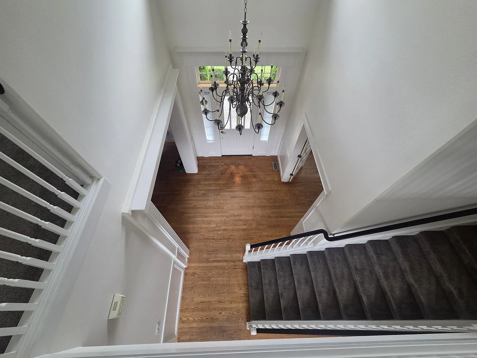 4 bed, 2.5 bath, 2976 sqft, $4,895 — Photo 2