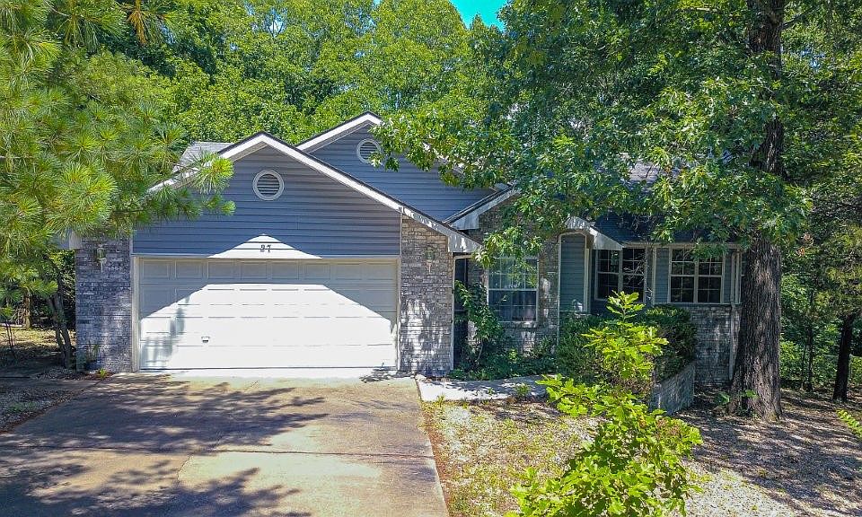 1st image of 27 Quantock Hills Dr