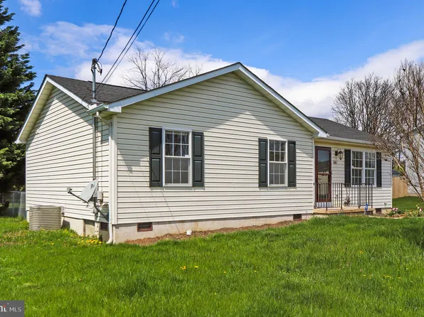 318 Wendover Dr, Bunker Hill, WV 25413