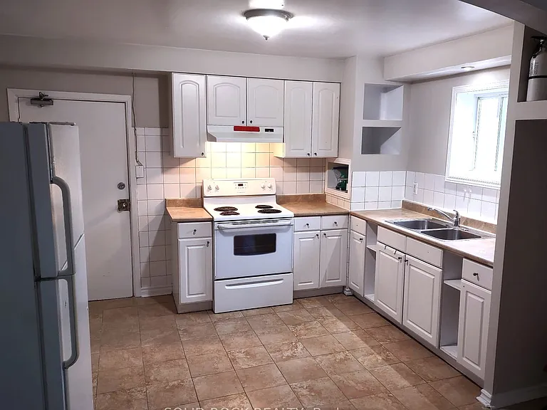 1254 E Dorchester Ave #5 — Photo 5