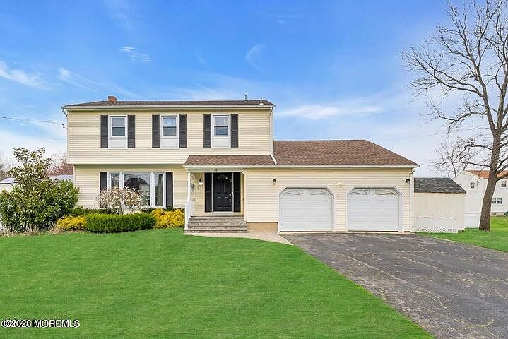 1st image of 19 Fieldstone Ln