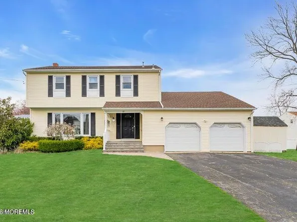 19 Fieldstone Ln, Ocean, NJ 07712