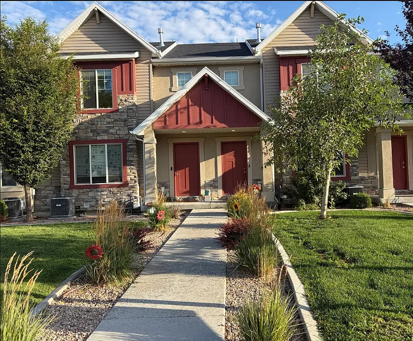 3 bed, 2.5 bath, 1650 sqft, $1,750 — Photo 1
