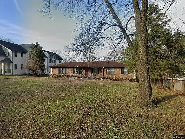 705 Crescent Rd