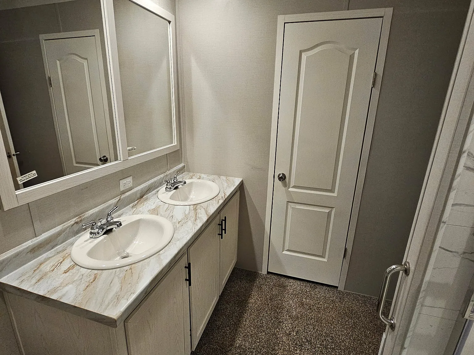 3 bed, 1140 sqft, $1,500 — Photo 2
