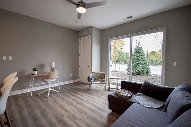 Cedar Valley Luxury Apartments — Photo 27