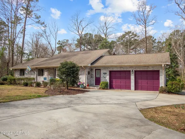 206 Ravenswood Road, Hampstead, NC 28443