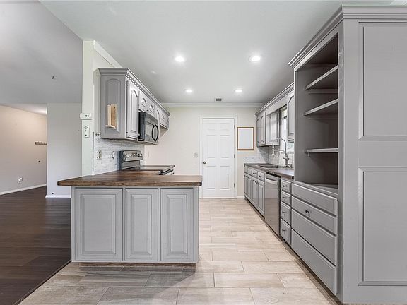 5th image of 1105 N Oriole Ave