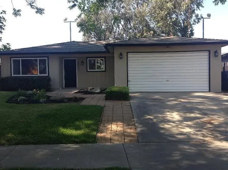 5903 E Pontiac Way — Photo 2