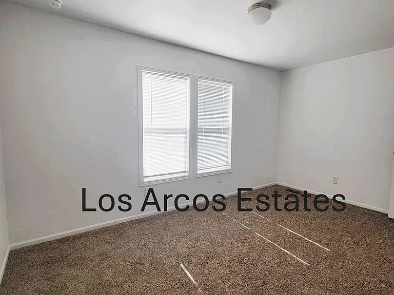 650 E Busby Dr #B — Photo 10