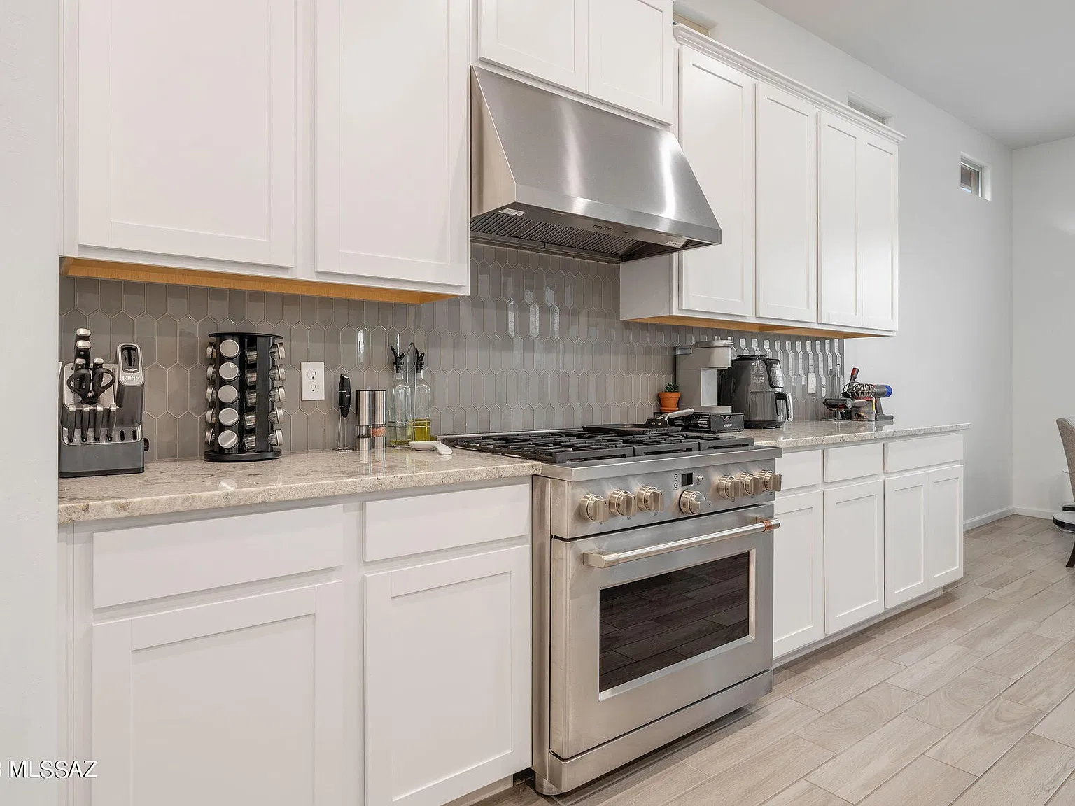 5 bed, 2856 sqft, $3,995 — Photo 4