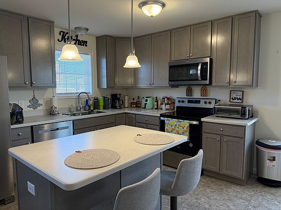 5th image of 601 Elkins St