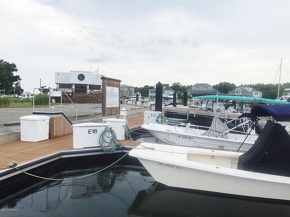 3rd image of E-16 Harbor Marina Dr -30 Foot Slip