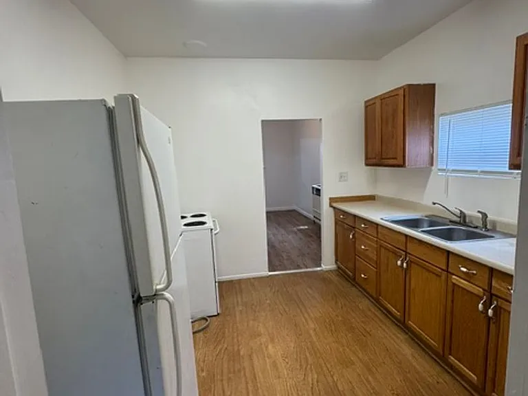 319 N Shasta St — Photo 2