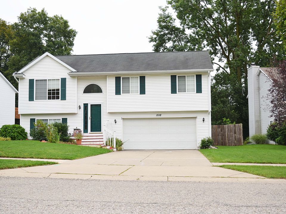 1st image of 1516 Amberly Dr SE