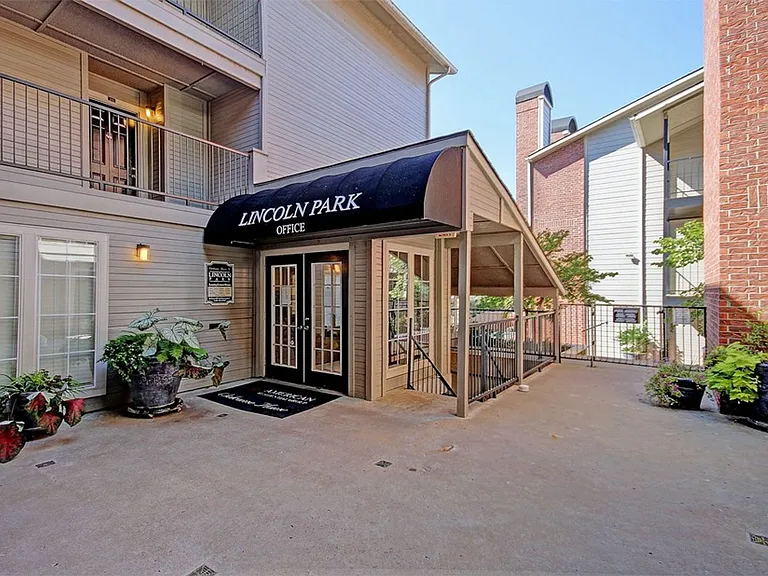 Lincoln Park Apartments — Photo 10