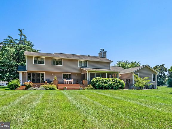 3rd image of 313 Hemsley Dr