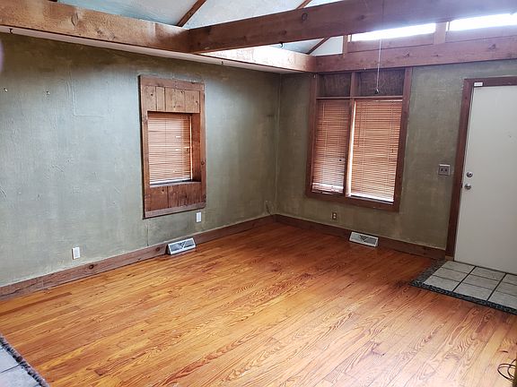 2nd image of 1205 Lakeview Ave