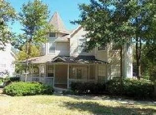 711 Brook Hollow Dr, Conroe, TX 77385