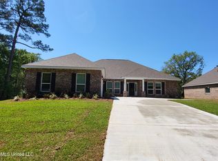 5285 South St, Ocean Springs, MS 39564