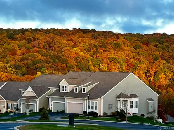 701 Championship Drive #701, Oxford, CT 06478