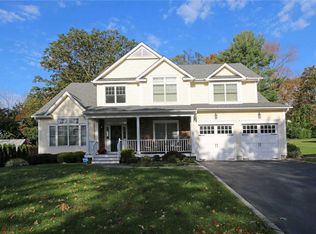 41 Cannon Ct, Huntington, NY
