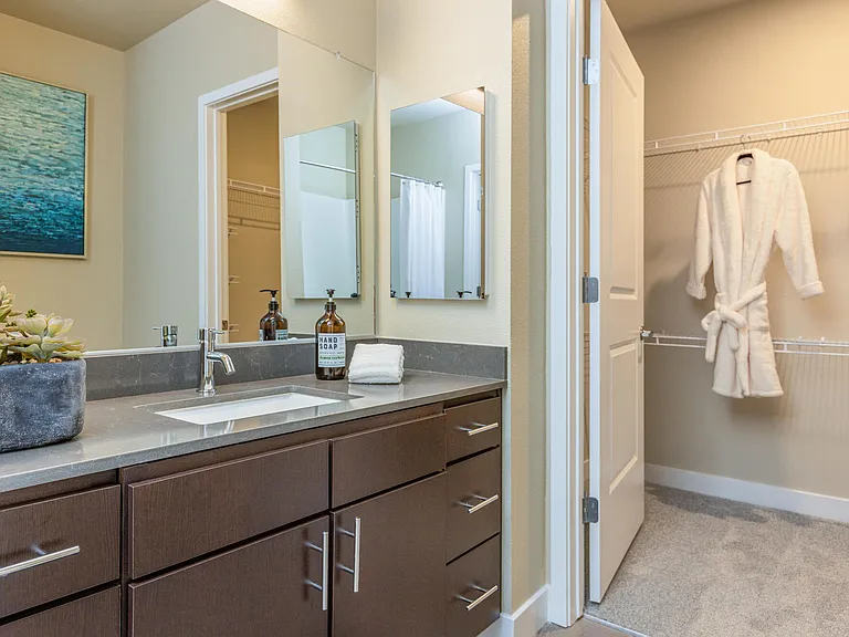 532 Luxury Apartments — Photo 20