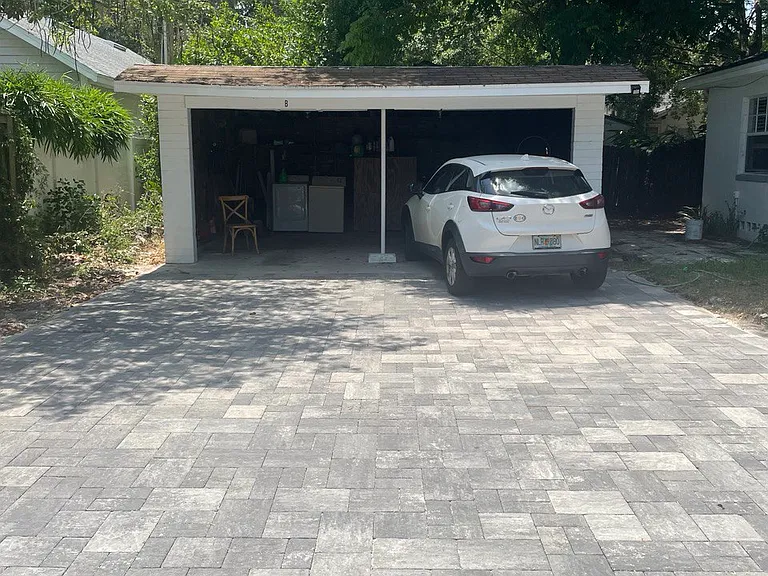 PARKING + LAUNDRY