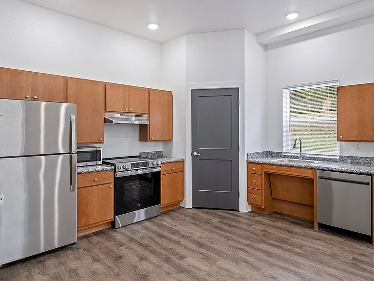 Coopers Landing Apartments — Photo 28