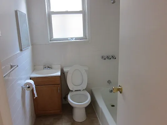 Rented by Realty 2000 Corp | media 18